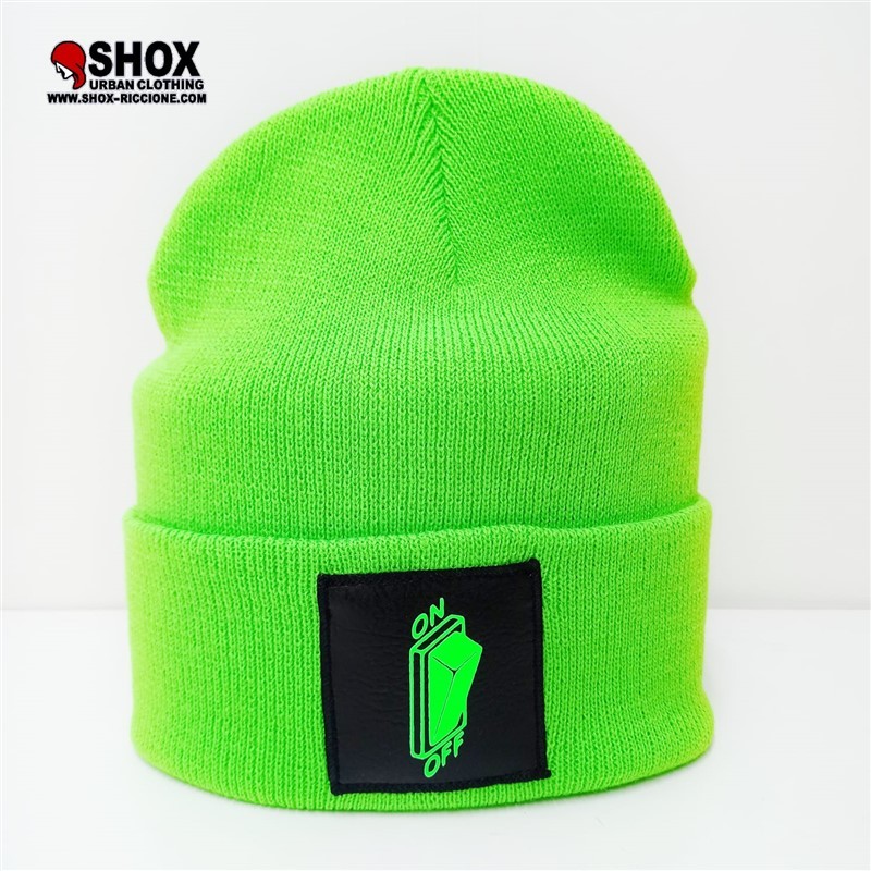 Beanie OFF Neon Green Sbam  , patch nera ecopelle stampata + dietro etichetta sbam clothing, lavaggio 30°